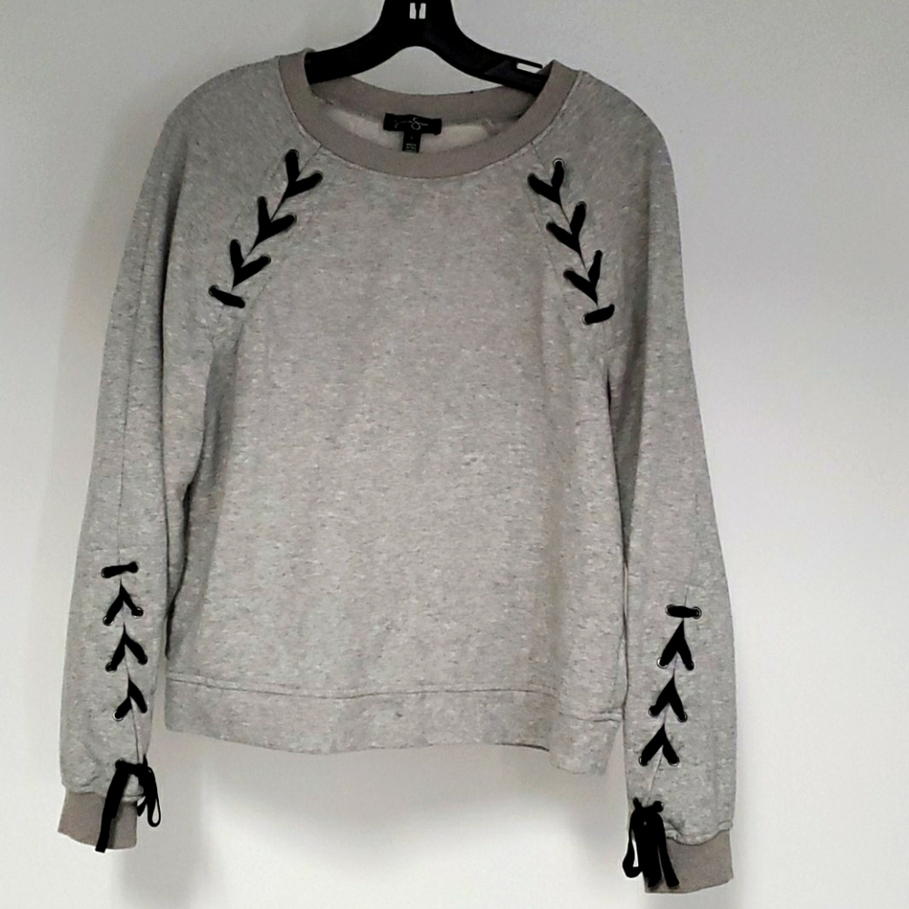 Women's laced sweatshirt
